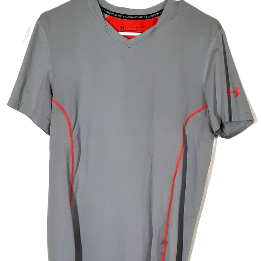 Under Armour Heatgear Men's Activewear top size SMALL. Small spot see pic bottom